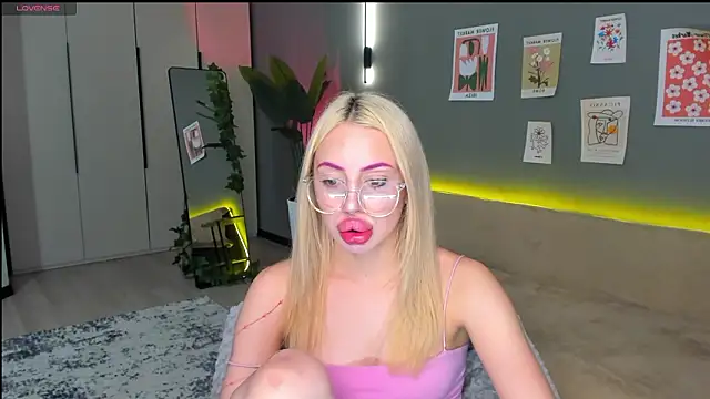 Luna Beverly online show from 03-03-26, 08:05