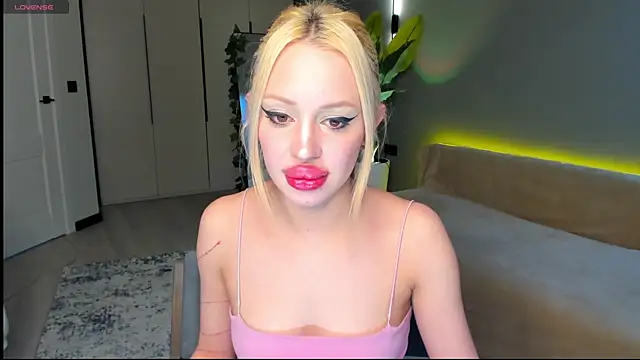 Luna Beverly online show from 04-07-26, 08:10