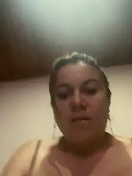 Snapshot of CristalBm_ chatting on 06-22-26, 03:25 CristalBm online show from 06-22-26, 03:25