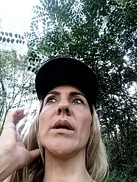 Snapshot of Monita_Med chatting on 01-14-26, 03:48 Monita Med online show from 01-14-26, 03:48