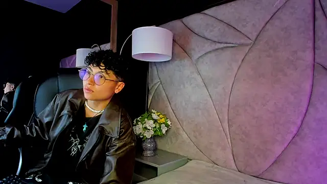 velvet mystic online show from 04-17-26, 03:42