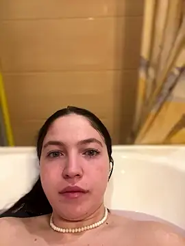 Snapshot of AlexaYvonne chatting on 01-08-26, 11:33 AlexaYvonne online show from 01-08-26, 11:33