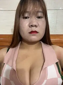 Snapshot of Liness101 chatting on 06-19-26, 02:28 Liness101 online show from 06-19-26, 02:28