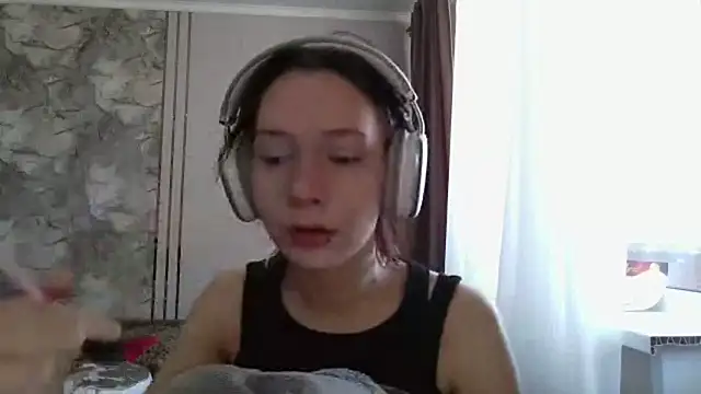 Snapshot of LxayBloom chatting on 02-26-26, 07:19 LxayBloom online show from 02-26-26, 07:19