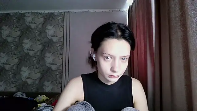 Snapshot of LxayBloom chatting on 02-16-26, 09:19 LxayBloom online show from 02-16-26, 09:19