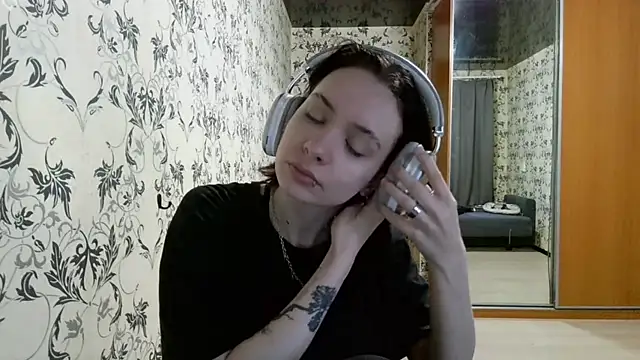 LxayBloom online show from 04-09-26, 09:15