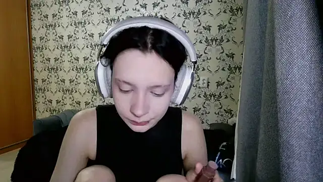 Snapshot of LxayBloom chatting on 03-04-26, 11:40 LxayBloom online show from 03-04-26, 11:40