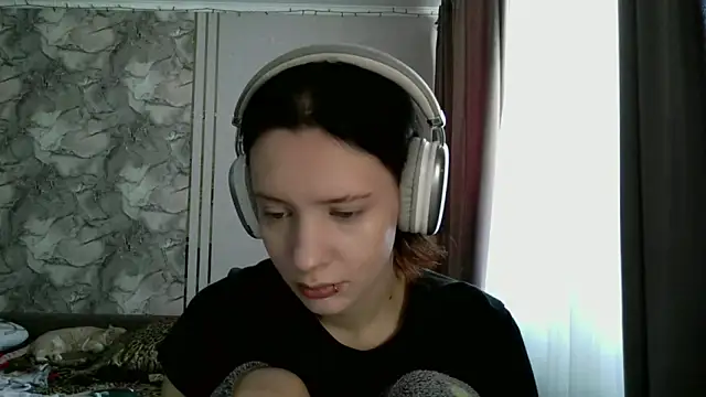 Snapshot of LxayBloom chatting on 02-22-26, 09:44 LxayBloom online show from 02-22-26, 09:44