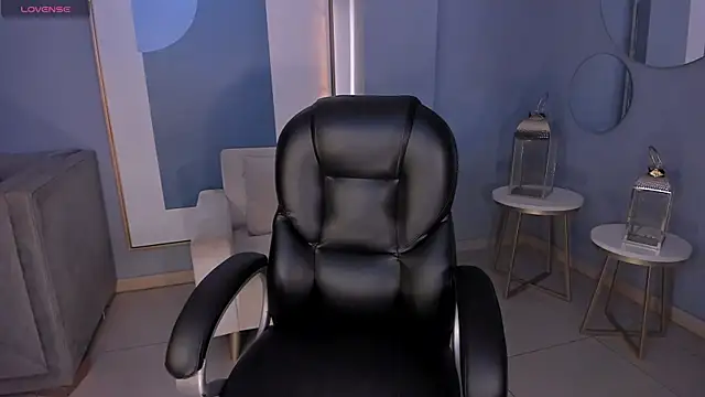 GiannaWatson online show from 06-12-26, 07:00