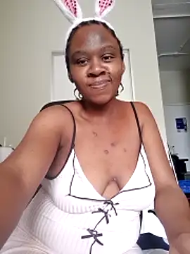 Snapshot of princess-boobz chatting on 04-12-26, 11:35 princess-boobz online show from 04-12-26, 11:35