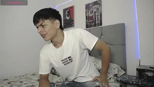 Snapshot of Loganjhonson19 chatting on 01-08-26, 02:17 Loganjhonson19 online show from 01-08-26, 02:17