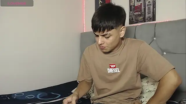 Snapshot of Loganjhonson19 chatting on 01-11-26, 04:08 Loganjhonson19 online show from 01-11-26, 04:08