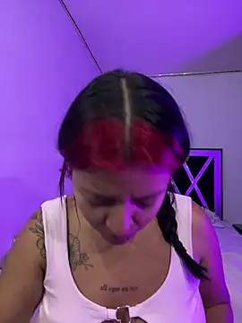 Snapshot of queen_of_you_heart chatting on 02-10-26, 01:37 queen of you heart online show from 02-10-26, 01:37