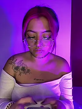 Snapshot of queen_of_you_heart chatting on 02-07-26, 11:57 queen of you heart online show from 02-07-26, 11:57