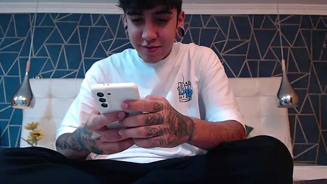 MarkOlsenn online show from 01-08-26, 02:56