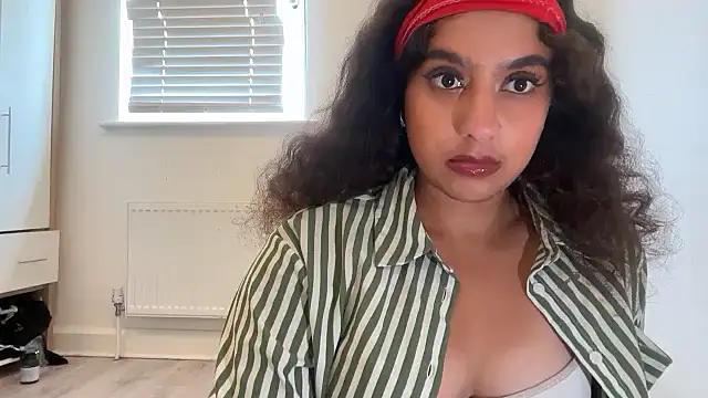 Snapshot of fayfay21@xh chatting on 05-17-26, 05:24 fayfay21xh online show from 05-17-26, 05:24