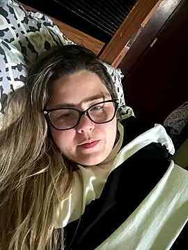 Snapshot of Melmia28 chatting on 01-07-26, 03:28 Melmia28 online show from 01-07-26, 03:28