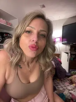 Snapshot of cutestlilkales chatting on 03-03-26, 01:23 cutestlilkales online show from 03-03-26, 01:23