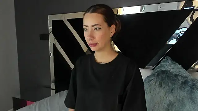 LolaGray   online show from 01-18-26, 05:38