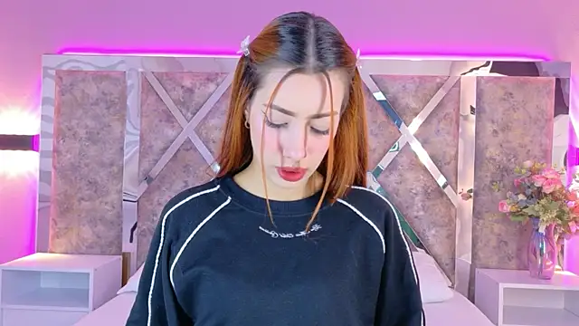 Snapshot of LolaGray__ chatting on 05-29-26, 06:58 LolaGray online show from 05-29-26, 06:58