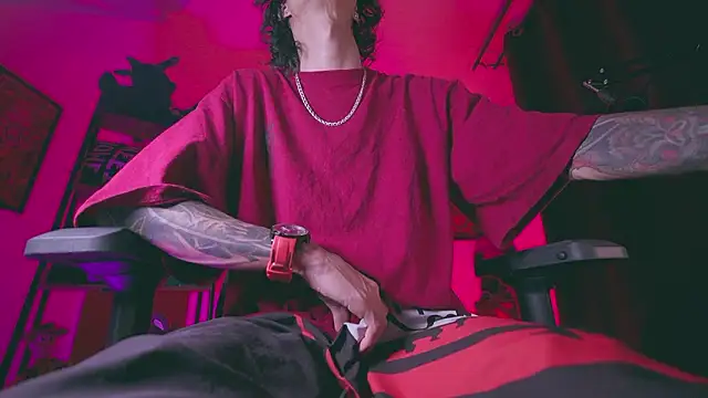 Snapshot of Olliver___y chatting on 02-17-26, 01:36 Olliver y online show from 02-17-26, 01:36