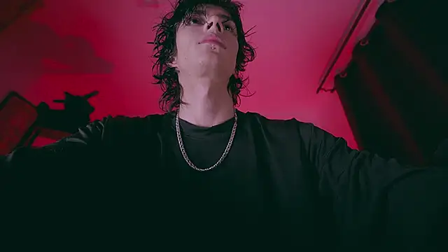 Snapshot of Olliver___y chatting on 02-05-26, 02:18 Olliver y online show from 02-05-26, 02:18