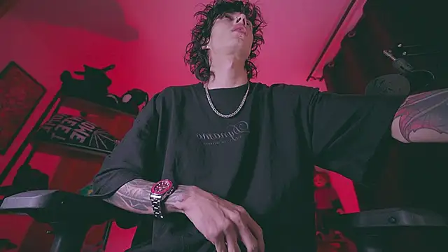 Snapshot of Olliver___y chatting on 02-09-26, 02:20 Olliver y online show from 02-09-26, 02:20