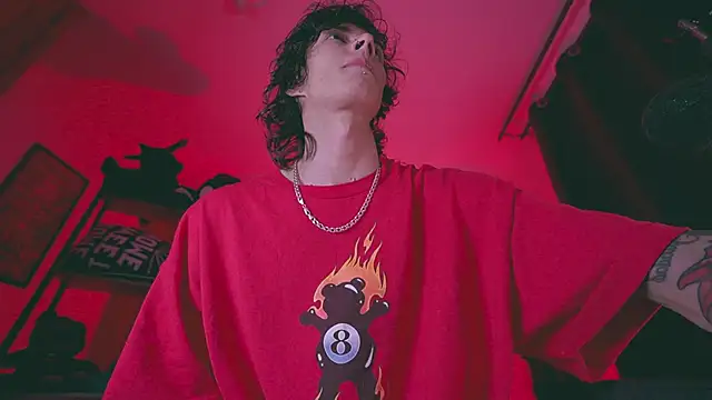 Snapshot of Olliver___y chatting on 02-15-26, 12:44 Olliver y online show from 02-15-26, 12:44