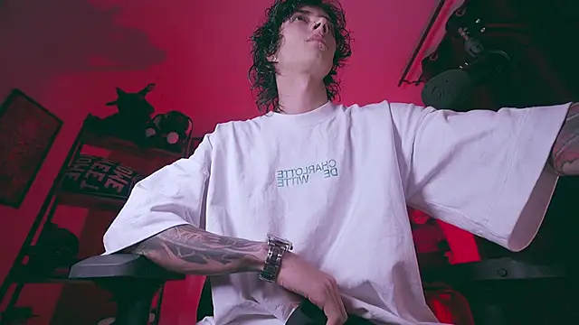 Snapshot of Olliver___y chatting on 02-26-26, 04:45 Olliver y online show from 02-26-26, 04:45