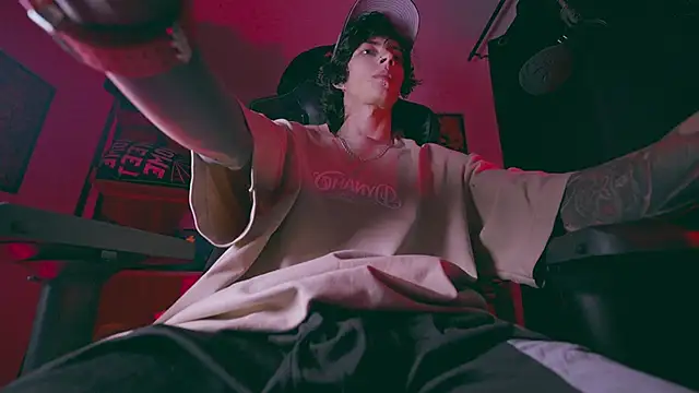 Snapshot of Olliver___y chatting on 03-05-26, 07:49 Olliver y online show from 03-05-26, 07:49