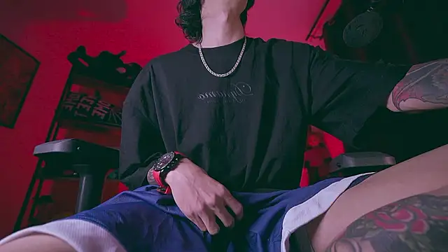 Snapshot of Olliver___y chatting on 02-28-26, 04:34 Olliver y online show from 02-28-26, 04:34