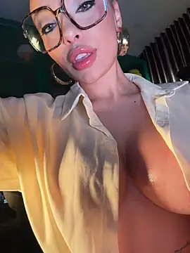 Snapshot of Ginevrafedez chatting on 05-21-26, 03:26 Ginevrafedez online show from 05-21-26, 03:26