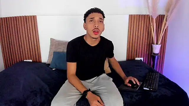 Julian Dark  online show from 02-10-26, 04:22