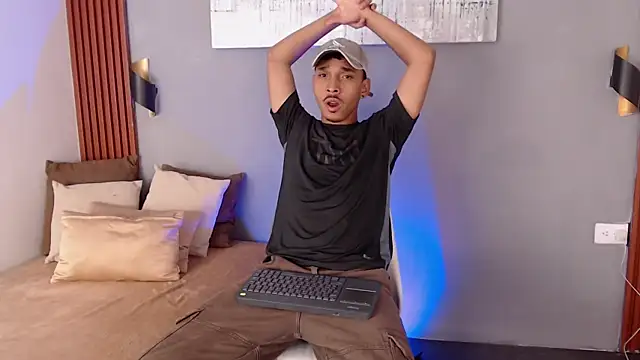 Julian Dark  online show from 03-03-26, 04:08