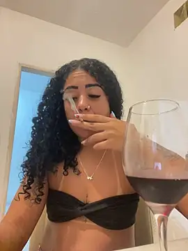 Snapshot of Cachinhossfd chatting on 05-17-26, 02:22 Cachinhossfd online show from 05-17-26, 02:22