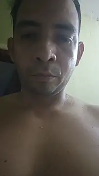 Snapshot of paladito01 chatting on 06-11-26, 02:53 paladito01 online show from 06-11-26, 02:53
