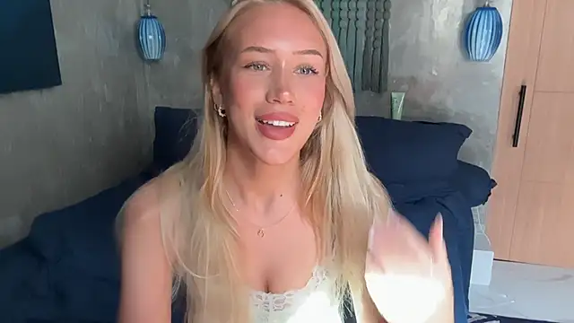 Snapshot of livsslife chatting on 03-13-26, 01:10 livsslife online show from 03-13-26, 01:10