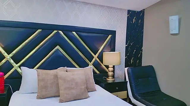 VioletFroost online show from 04-20-26, 07:37