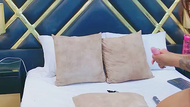 VioletFroost online show from 04-18-26, 07:58