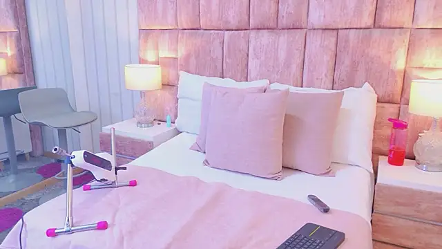 VioletFroost online show from 04-06-26, 07:37