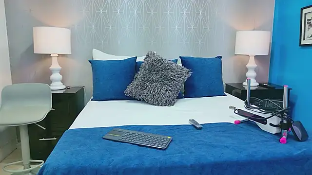 VioletFroost online show from 04-11-26, 07:28