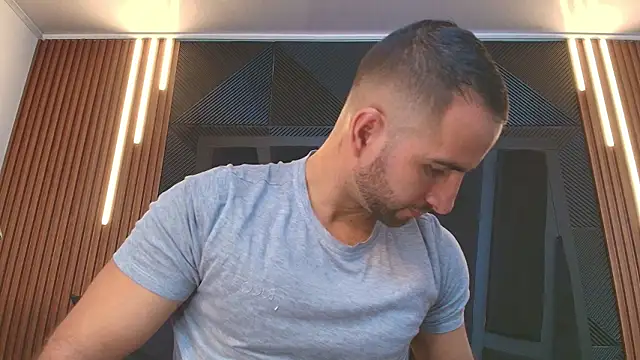 Snapshot of lorenzo_walker_1 chatting on 02-14-26, 05:35 lorenzo walker 1 online show from 02-14-26, 05:35