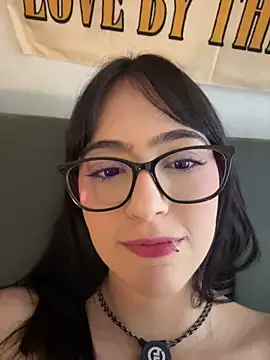 Snapshot of HinaSweet chatting on 07-18-26, 01:36 HinaSweet online show from 07-18-26, 01:36