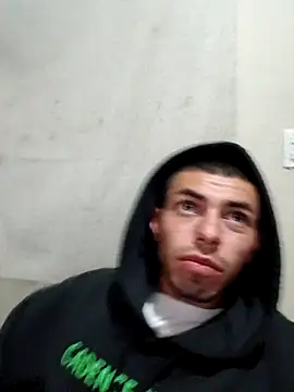 Snapshot of AndyGlock94 chatting on 01-10-26, 01:39 AndyGlock94 online show from 01-10-26, 01:39