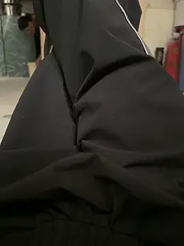 zxcvgf12300 online show from 04-24-26, 10:17