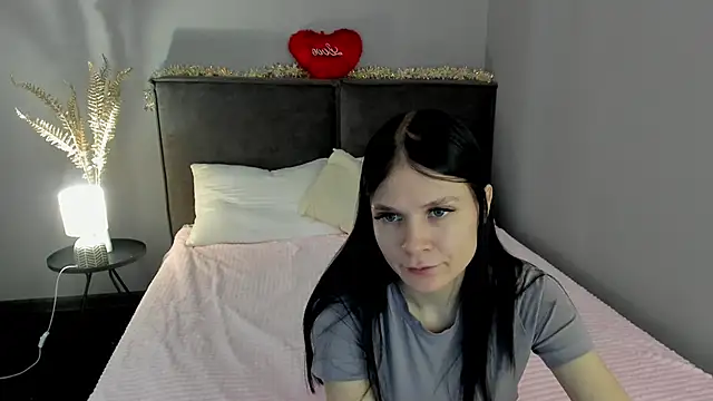 SkinyJoys online show from 02-14-26, 02:01