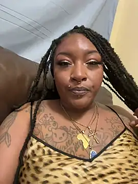 Snapshot of Egyptian_reign chatting on 01-12-26, 05:47 Egyptian reign online show from 01-12-26, 05:47