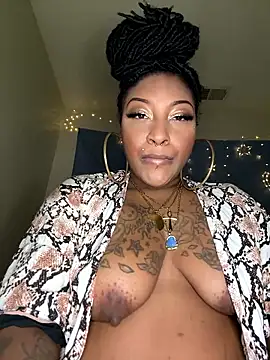 Snapshot of Egyptian_reign chatting on 01-13-26, 01:42 Egyptian reign online show from 01-13-26, 01:42