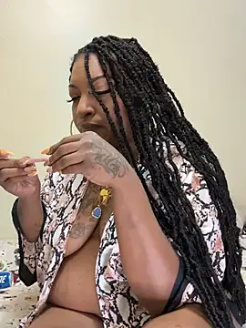 Snapshot of Egyptian_reign chatting on 01-14-26, 12:36 Egyptian reign online show from 01-14-26, 12:36