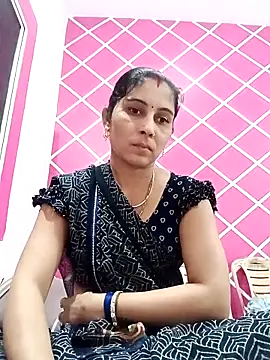 Snapshot of Hot_ree85 chatting on 02-13-26, 05:40 Hot ree85 online show from 02-13-26, 05:40